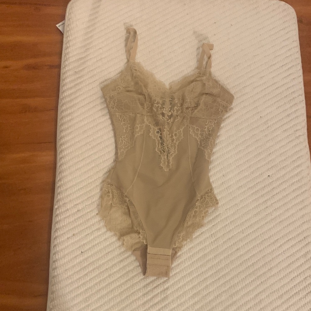 NWT Pinsy Lace Trimmed Bodysuit in Beige
